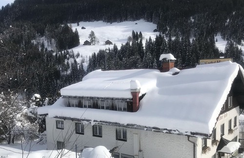 Hirschegg Casa | Double room (2-3 p) No. 9, shower / toilet - Gasthof Hirsch