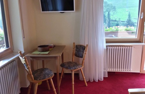 Elzach Apartamento | Habitación doble 3 con baño y ducha, 1 - 3 personas - Mosertonihof