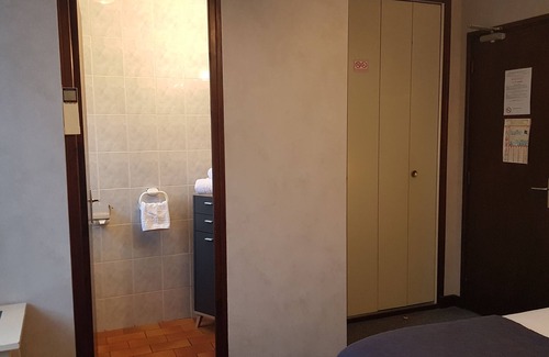 Foissac Hotel | Double room air-conditioning, shower, wifi, parking, swimming pool Near Figeac, Villefranche