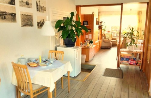 Langeoog Cabaña | Double room, attic, shower/WC, non-smoking - Pension Friedrich Voss
