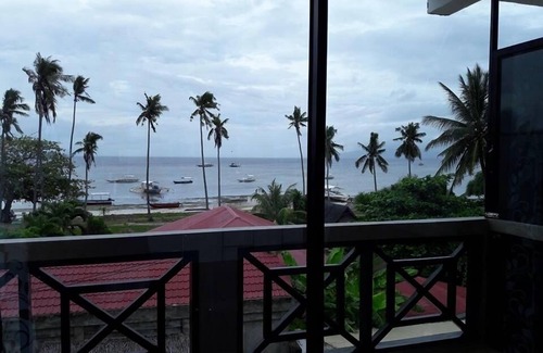 Panglao Apartamento | Habitación con balcón y vistas al mar