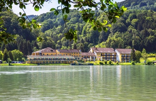 Haibach ob der Donau Casa | Double room Danube Dream (1 adult + 1 child), bath, WC - Riverresort Donauschlinge