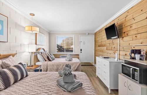 North Carolina Coast Hotel | Double Room Hotel- 2 Pools, Near Beach/Boardwalk, No Pets Allowed