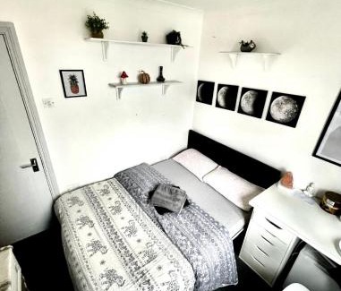 North Wall Casa | Double Room in a Cozy shared apartment, Custom House Harbour Apartments
