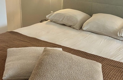 Plassac Casa | Habitacion Doble-Lujoso-Baño Privado-Vista al Jardín