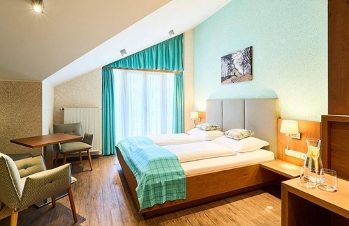 Neustift im Muehlkreis Cama Y Desayuno | Double room mountain, shower/WC - Gasthof-Pension Luger - on the Danube cycle path, Donausteig
