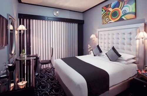 Al Muraqqabat Casa | Double Room Near West Zone Super Market By Luxury Bookings