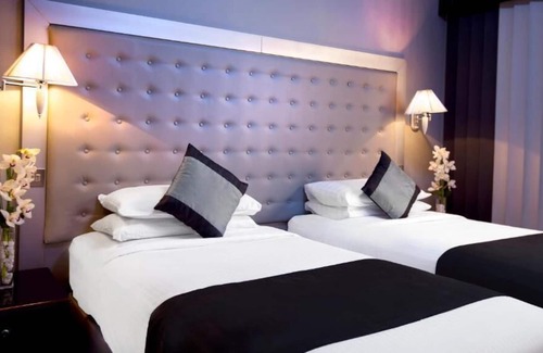 Al Muraqqabat Casa | Double Room Near West Zone Super Market By Luxury Bookings