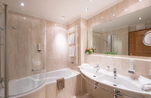Zell am See Hotel | Habitación doble, ducha o bañera, WC, Superior - Zum Hirschen, Hotel