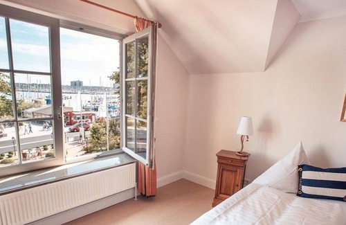 Strande Casa | Double room, shower, toilet, land side - Strandhotel Strande