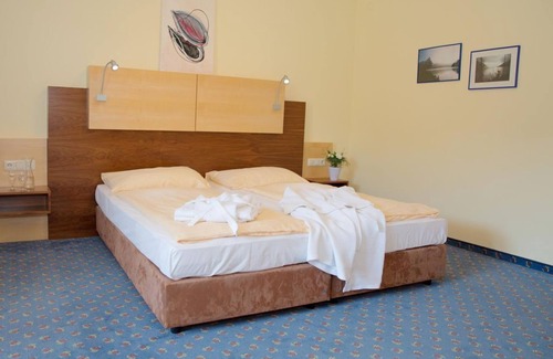 Sankt Martin im Muehlkreis Casa | Double room, shower, WC, balcony - Landhotel Gasthof Ernst