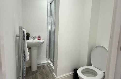 Redcar Cama Y Desayuno | Habitacion Doble-Moderno-Baño con ducha