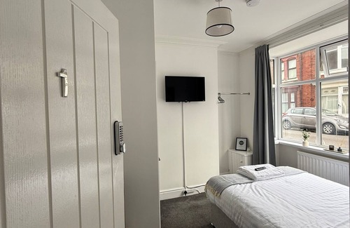 Redcar Cama Y Desayuno | Habitacion Doble-Moderno-Baño con ducha