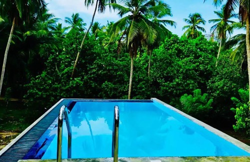 Mallawapitiya Casa | Double Room with Garden View - THE HIDEOUT KURUNEGALA
