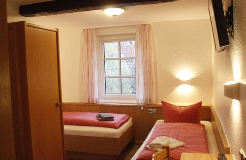 Hann. Muenden Apartamento | Double room with shower /toilet incl. Breakfast - Landgasthaus zum Krug