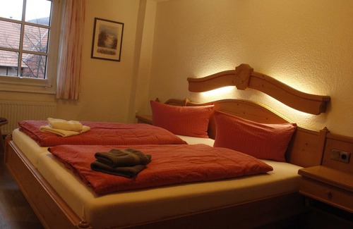 Hann. Muenden Apartamento | Double room with shower /toilet incl. Breakfast - Landgasthaus zum Krug