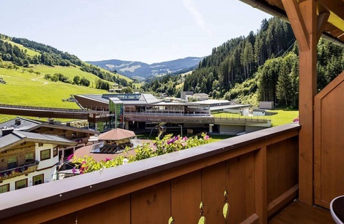 Maria Alm am Steinernen Meer Casa | Double room with shower or bath, WC - Ferienhotel Langeck