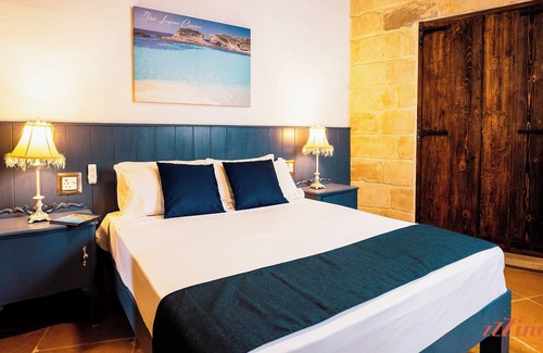 Zebbug Casa | Double Room with Terrace - Comino