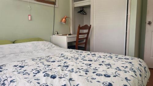 Daisy Hill Casa | Double Rooms exit24 on M1
