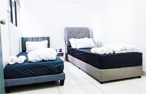 Klang Apartamento | Double Storey Pool at Trio Setia by HCK