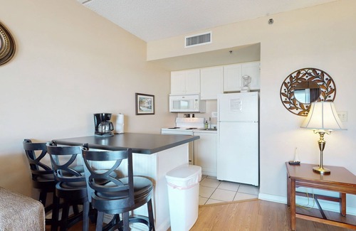 Wilmington Historic District Condominio | Double-Unit Condo in Historic District with River View, Walk to Shops & Cafes