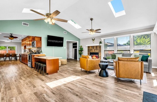 Irving Casa | Double Unit, Game Room, Mins to DFW & DAL | TMD