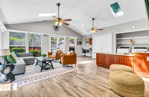 Irving Casa | Double Unit, Game Room, Mins to DFW & DAL | TMD