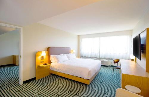 Clarksville Hotel | Doubletree By Hilton Clarksville Riverview