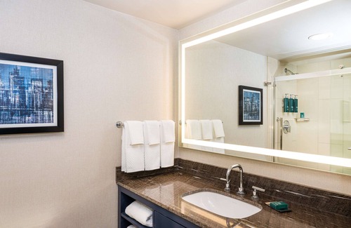 Newark Hotel | DoubleTree by Hilton Hotel Newark Airport
