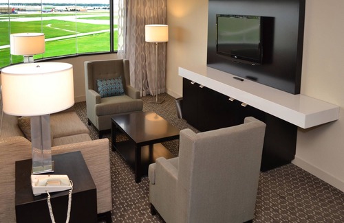 Southeast Houston Hotel | Doubletree by Hilton Houston Hobby Airport