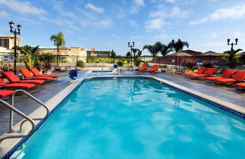 Anaheim Resort Hotel | DoubleTree Suites By Hilton Anaheim Resort/Convention Center