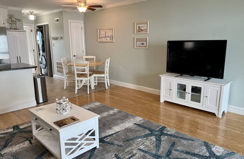 Carolina Beach Condominio | Doubleview Delight- Ocean and lake views in the heart of Carolina Beach