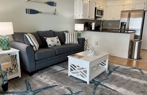 Carolina Beach Condominio | Doubleview Delight- Ocean and lake views in the heart of Carolina Beach
