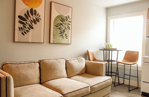 McMinnville Apartamento | Douglas on Third Corner Suite: Adorable apartamento en 3rd St., Downtown