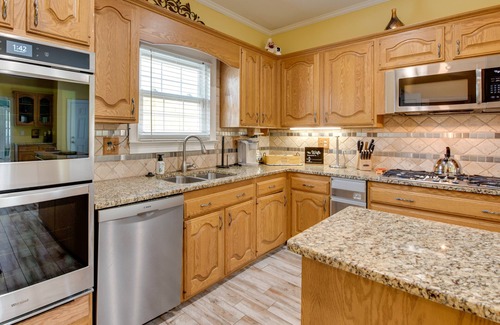 Douglasville Casa | Douglasville Lake Home w/ Private Pool + Gazebo!