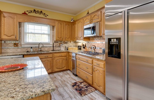 Douglasville Casa | Douglasville Lake Home w/ Private Pool + Gazebo!