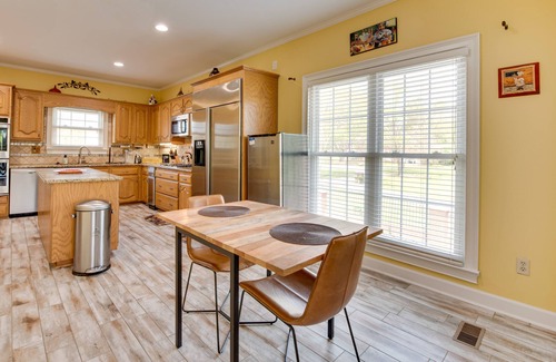 Douglasville Casa | Douglasville Lake Home w/ Private Pool + Gazebo!