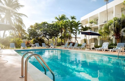 St. Lawrence Gap Apartamento | Dover Beach and Turtle Beach Tour! 4 Kid-friendly Units w/ Balcony! FREE Parking