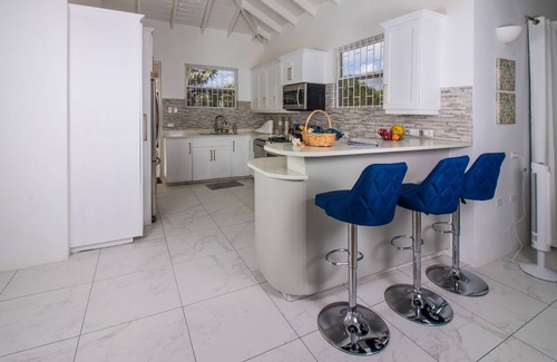 Dover Casa | Dover Beach Coastal Cottage in lush private grounds.