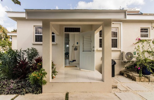 Dover Casa | Dover Beach Coastal Cottage in lush private grounds.