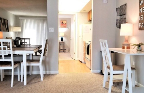 Dover Condominio | Dover - Modern & Stylish Furnished 1 Bed/1 Bath