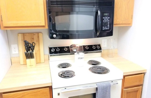 Dover Condominio | Dover - Modern & Stylish Furnished 1 Bed/1 Bath