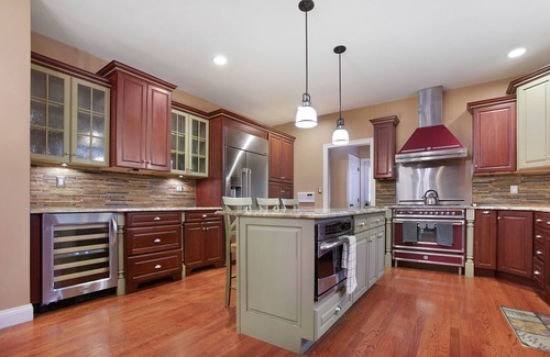 Downingtown Casa | Downingtown Shoreline Estate w/ Water Views + Private Pool!