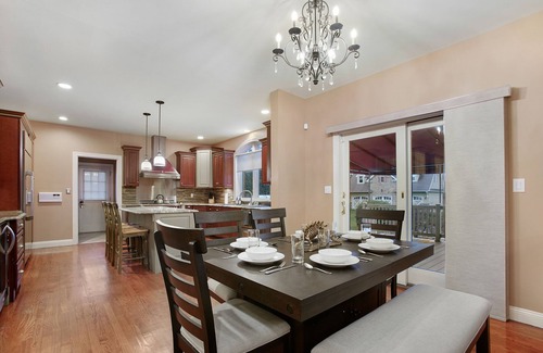 Downingtown Casa | Downingtown Shoreline Estate w/ Water Views + Private Pool!
