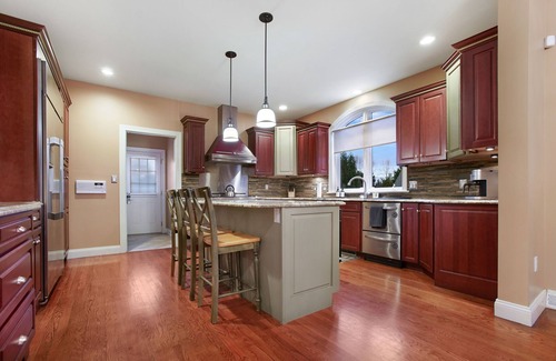 Downingtown Casa | Downingtown Shoreline Estate w/ Water Views + Private Pool!