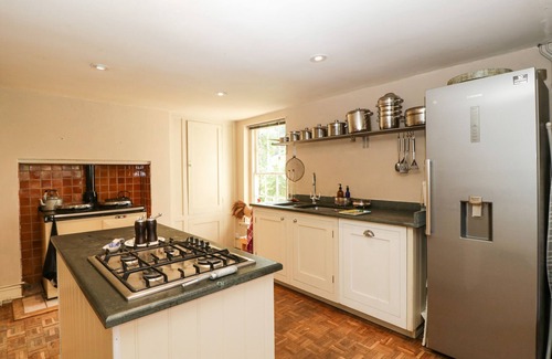 New Forest District Cabaña | DOWNTON LODGE, pet friendly, with pool in Hordle