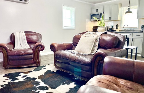 Clarksville Apartamento | Downton Westrn Condo/50” TV~250mb WiFi/30%EXTEN’d Stay Discount