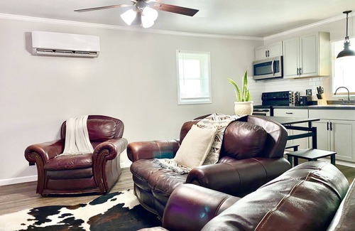 Clarksville Apartamento | Downton Westrn Condo/50” TV~250mb WiFi/30%EXTEN’d Stay Discount