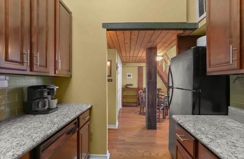 Arts/Warehouse District Apartamento | Downtown 1 bed + loft w Pool, gym, gated parking +