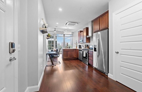 Downtown Pittsburgh Casa | Downtown 1 BR Apartment | Free Parking | Gym